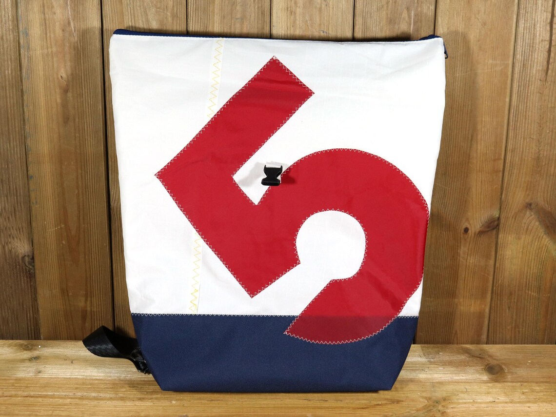 Rucksack aus gebrauchtem Segel und Persenning